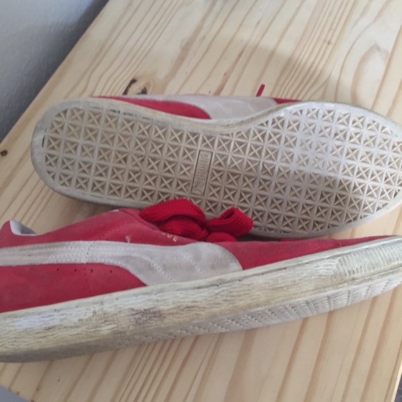Mens bright red suede Pumas - Picture 3 of 4